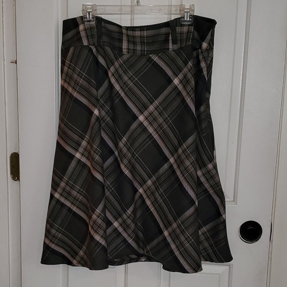 East 5th Dresses & Skirts - 💚 East 5th plaid skirt